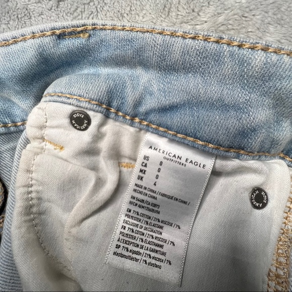 American Eagle - Ne(x)t Level Stretchx Midi light Denim Shorts (SIZE 4) - Picture 7 of 9